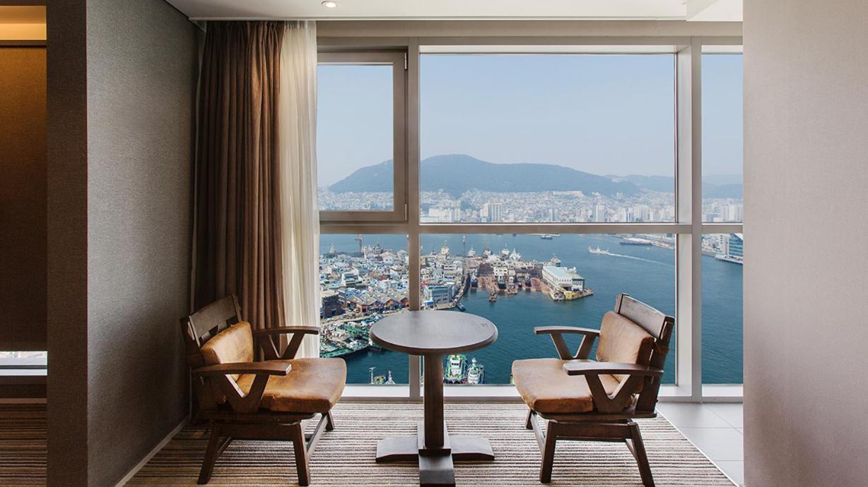 Island Hotel Busan Bagian luar foto