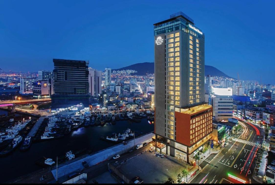 Island Hotel Busan Bagian luar foto