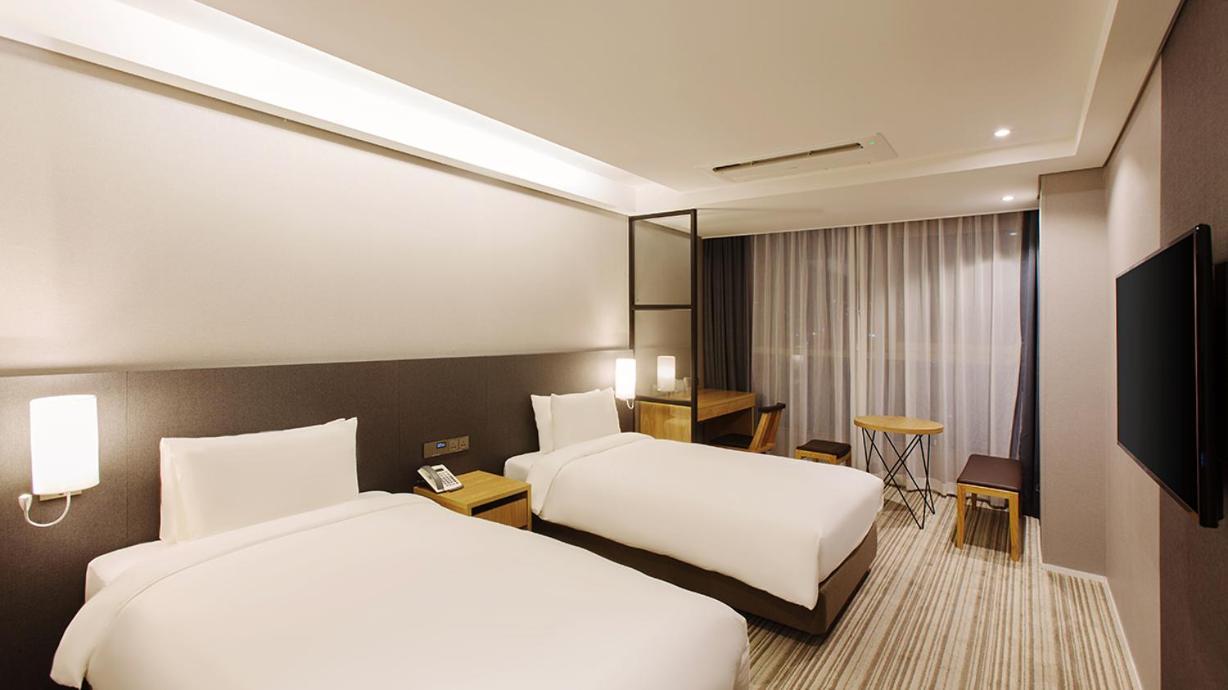 Island Hotel Busan Bagian luar foto