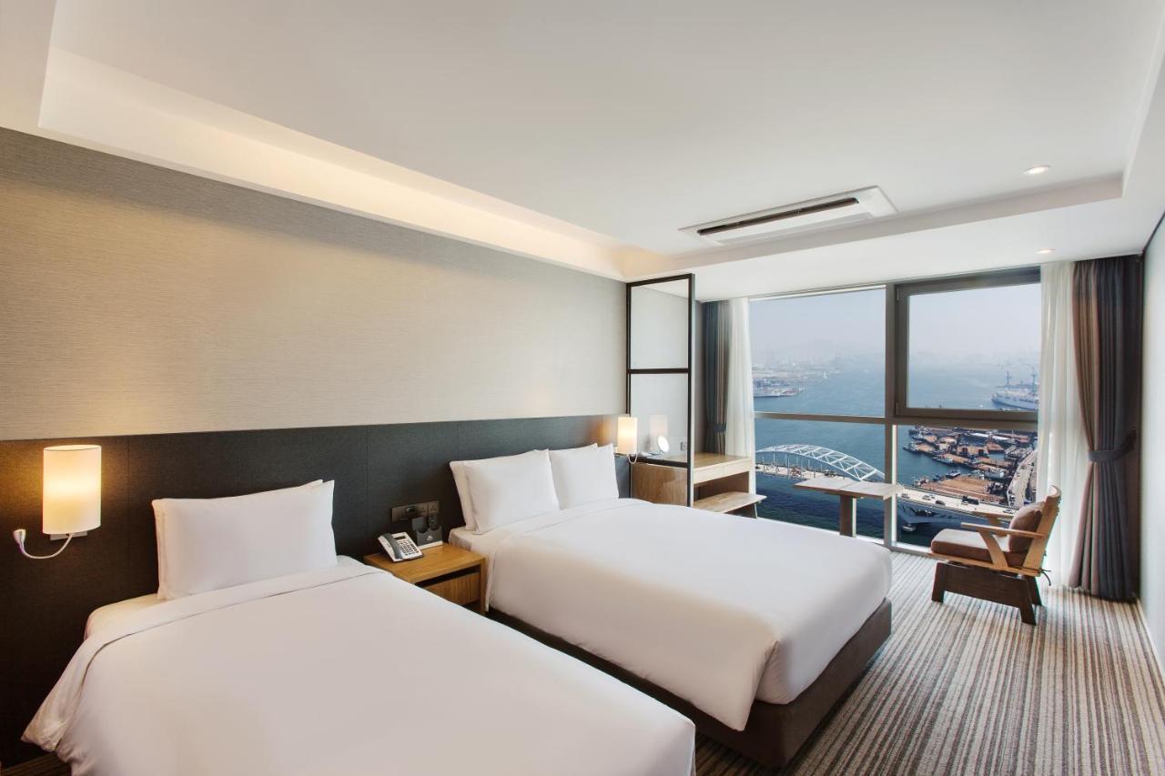 Island Hotel Busan Bagian luar foto