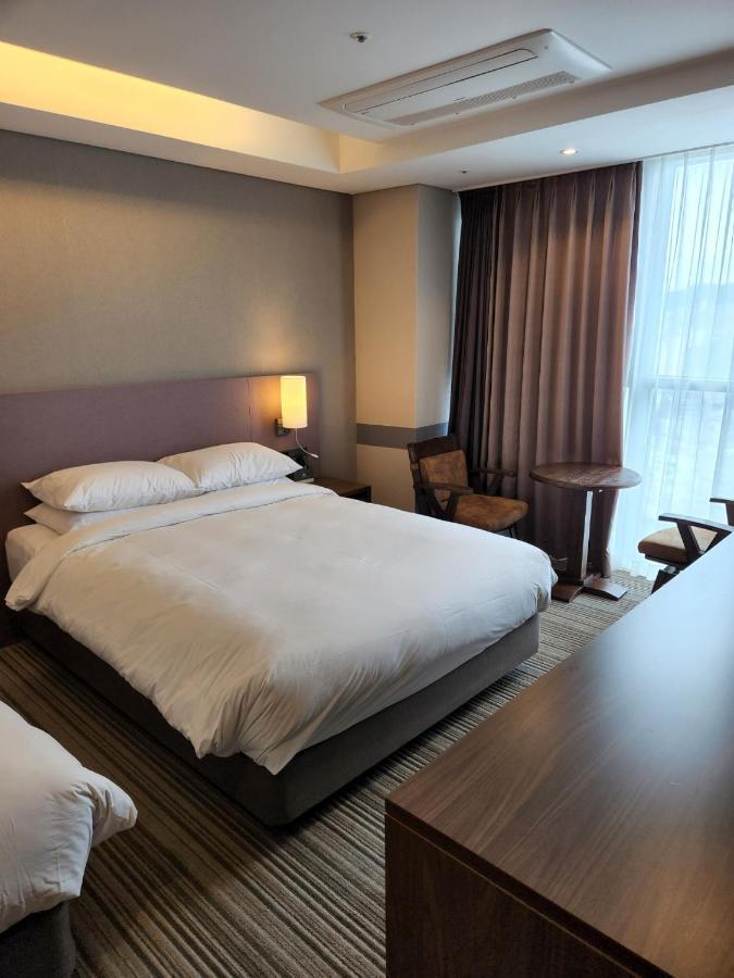 Island Hotel Busan Bagian luar foto