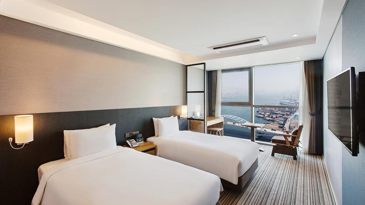 Island Hotel Busan Bagian luar foto