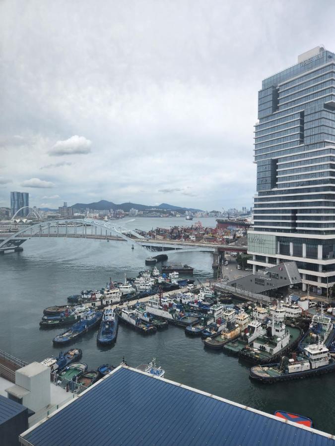 Island Hotel Busan Bagian luar foto
