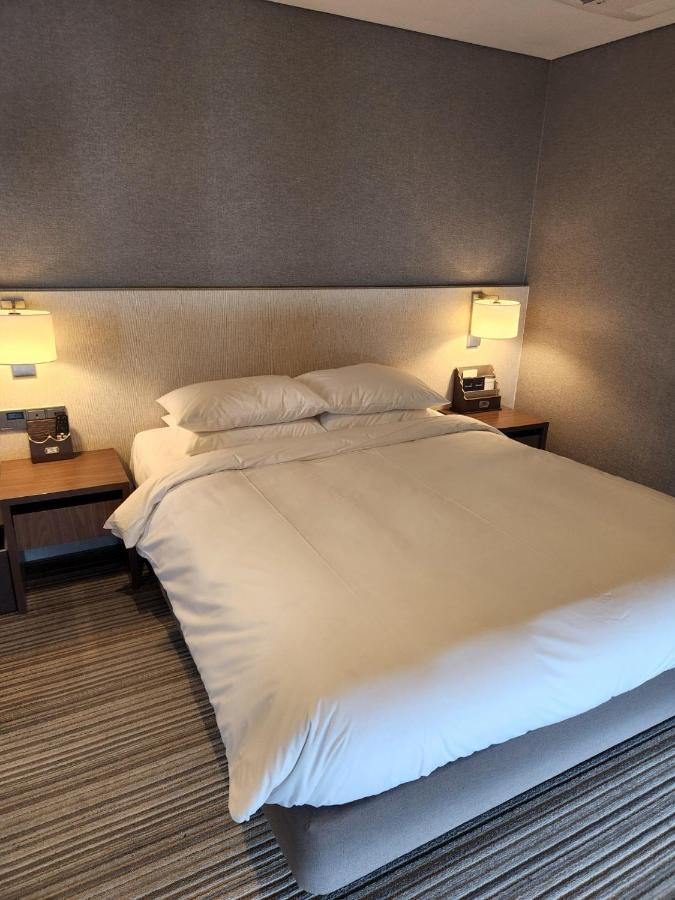Island Hotel Busan Bagian luar foto