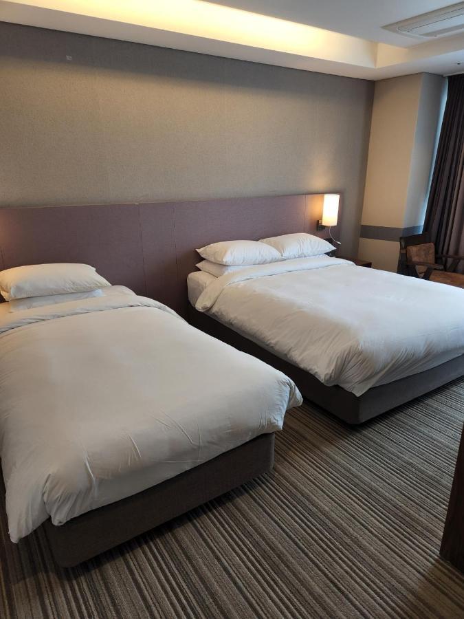 Island Hotel Busan Bagian luar foto